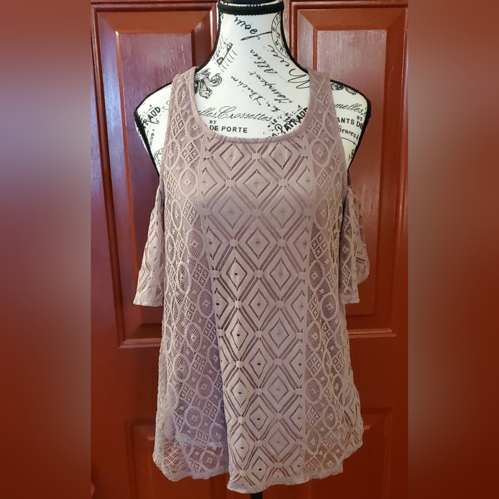 LILY WHITE Blush cold shoulder top L